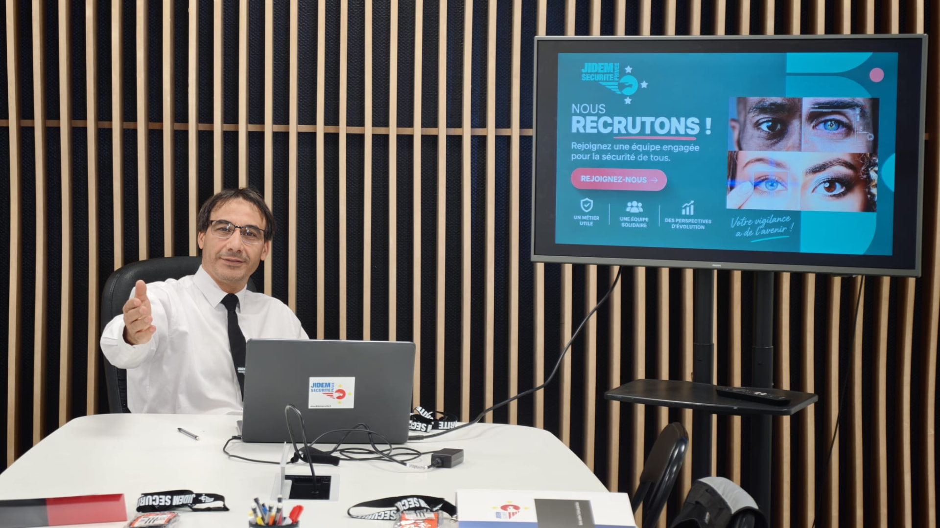 Responsable JIDEM Sécurité Privée au poste d'accueil des nouvelles recrues
